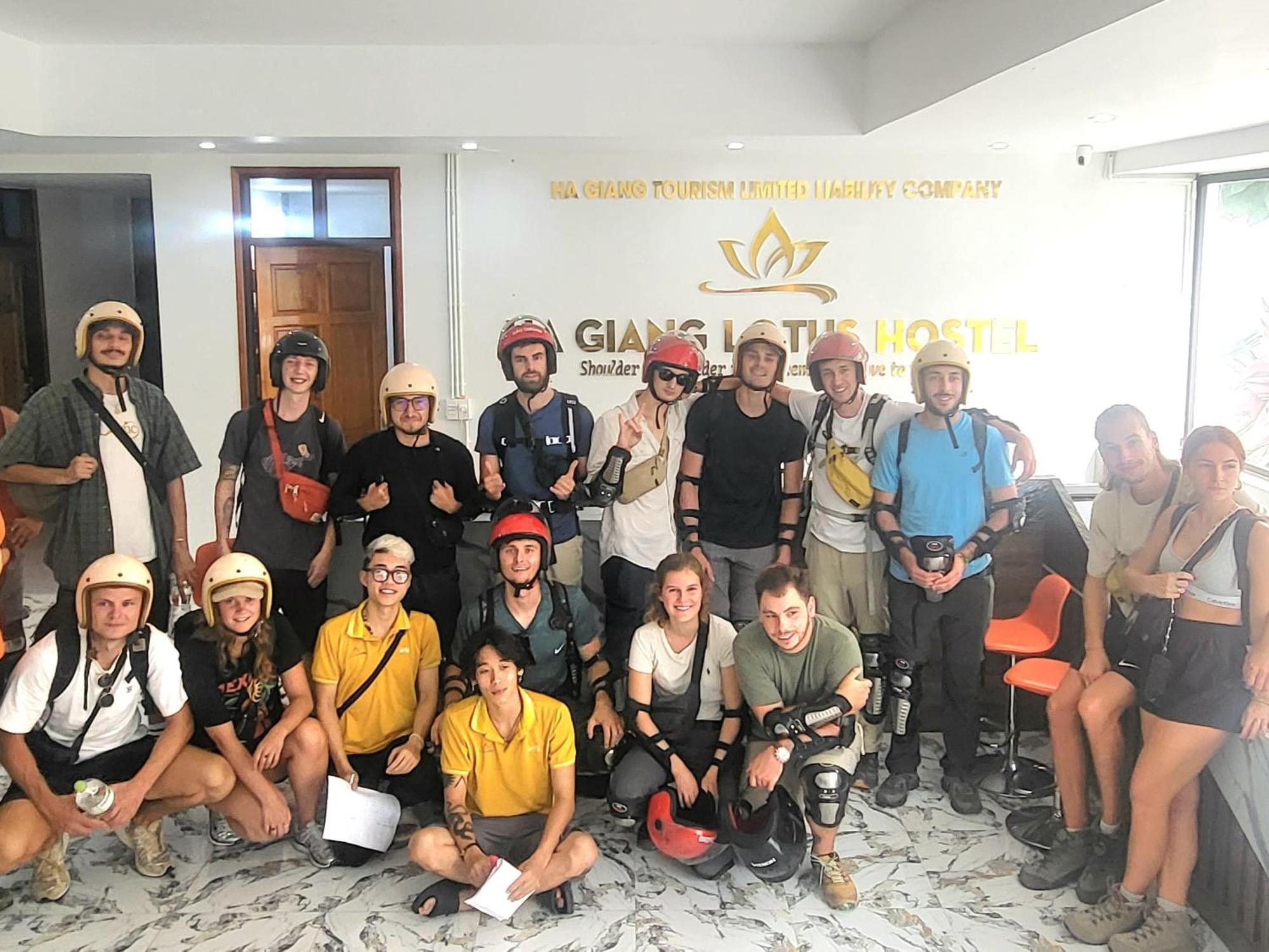 Ha Giang Lotus Hostel Motorbikes Tours Esterno foto