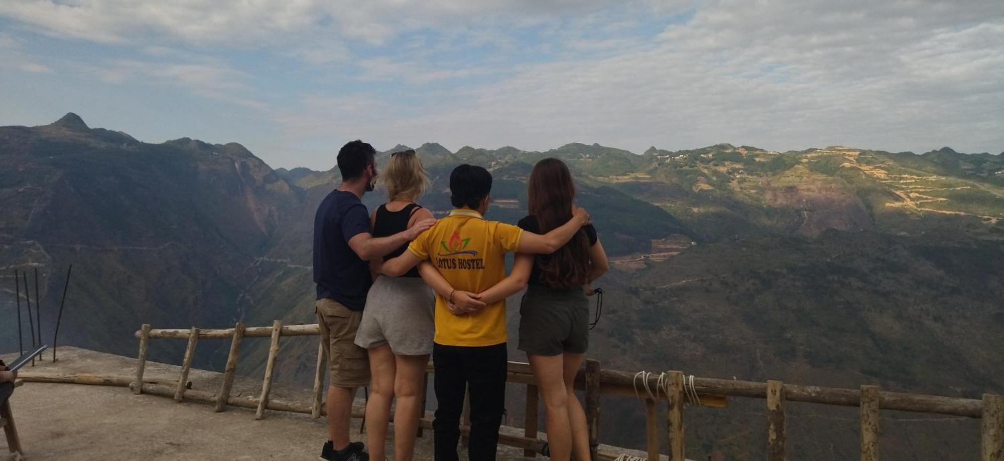 Ha Giang Lotus Hostel Motorbikes Tours Esterno foto
