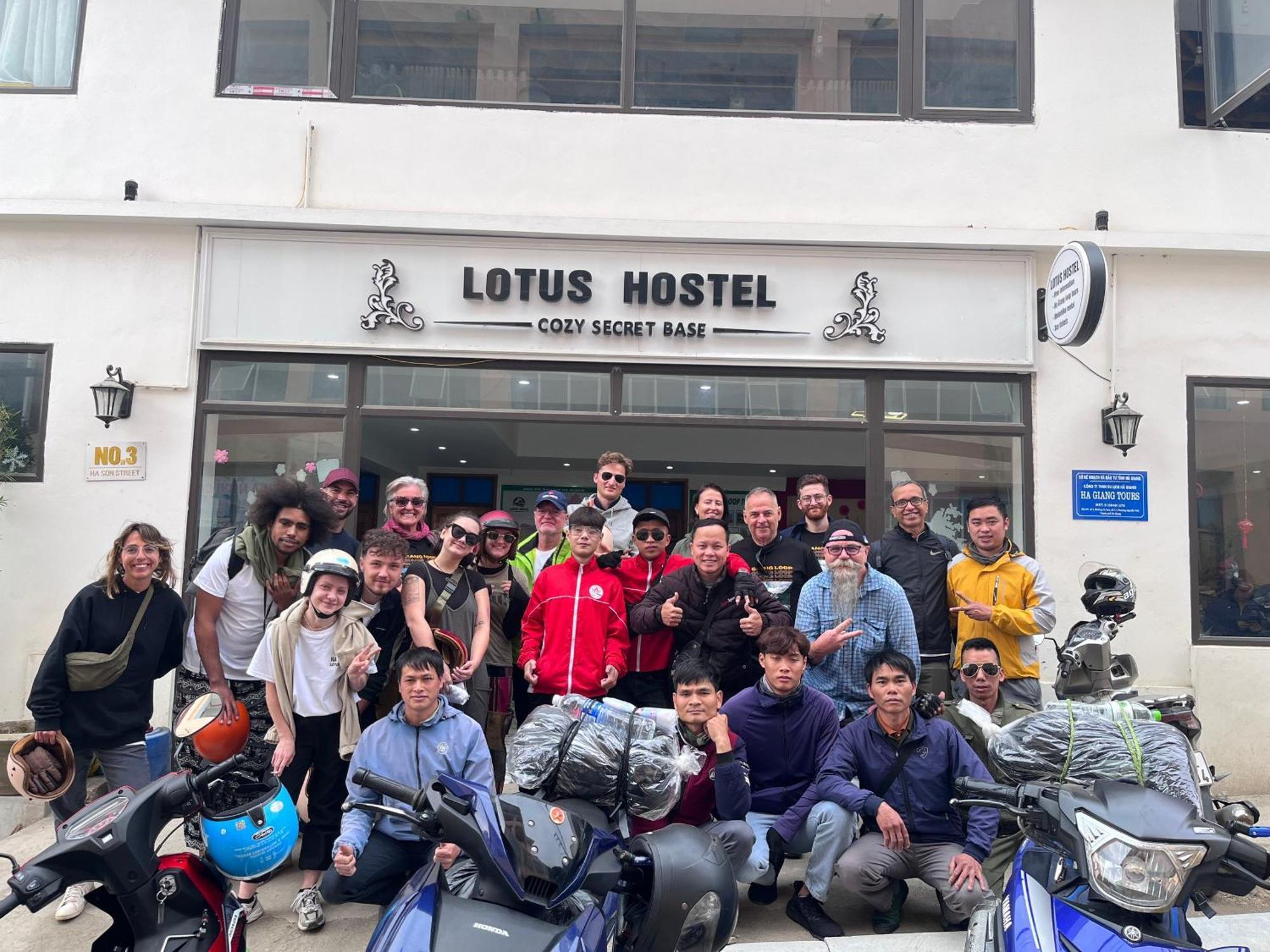 Ha Giang Lotus Hostel Motorbikes Tours Esterno foto